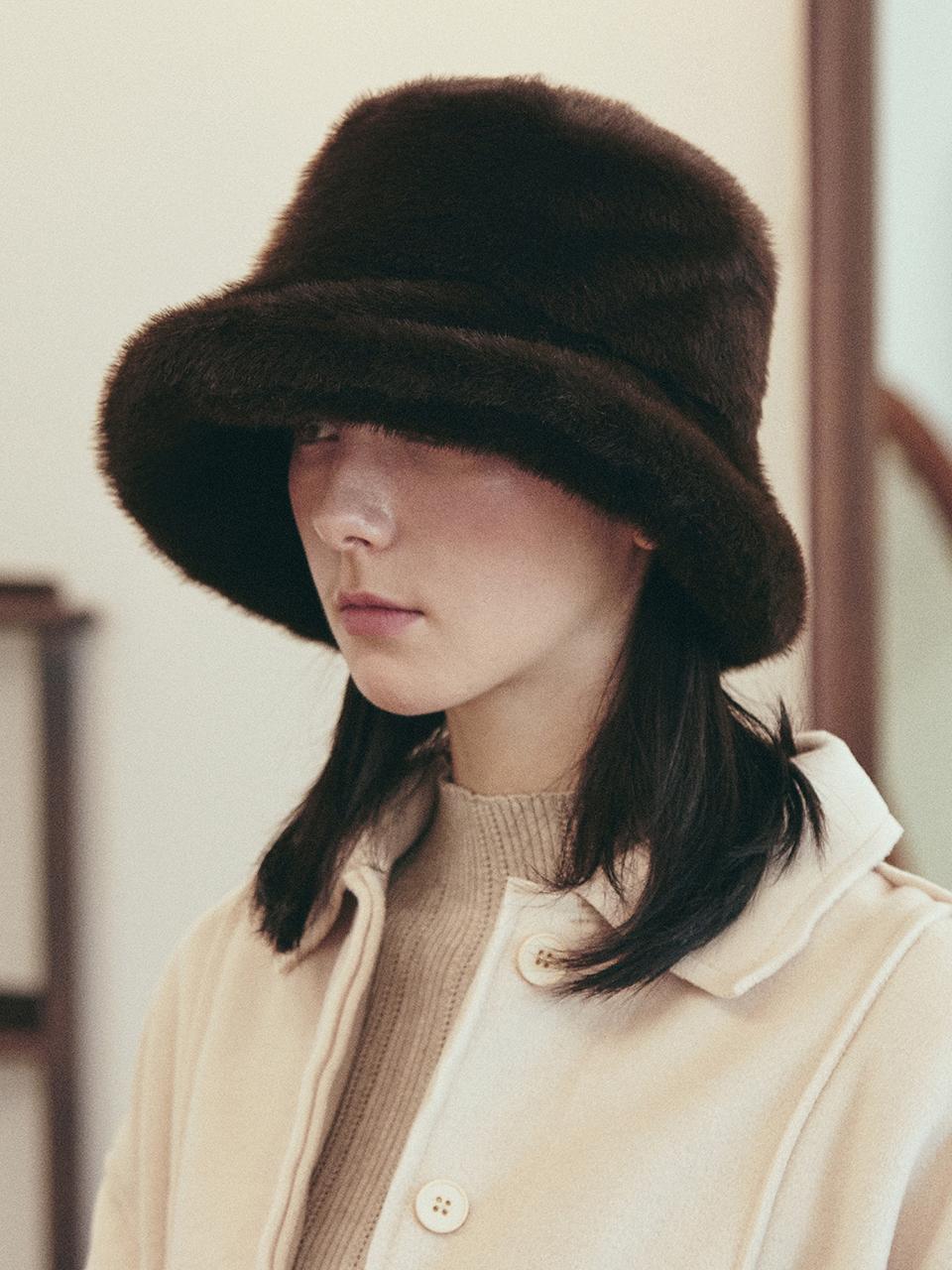 VARZAR Long Label Fur Polyester Bucket Hat [Brown]