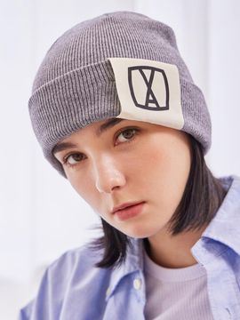 VARZAR Square Big Label Marble Pattern Beanie [Gray]