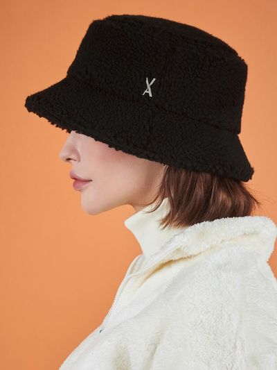 VARZAR Stud Logo Fleece Bucket Hat_Black