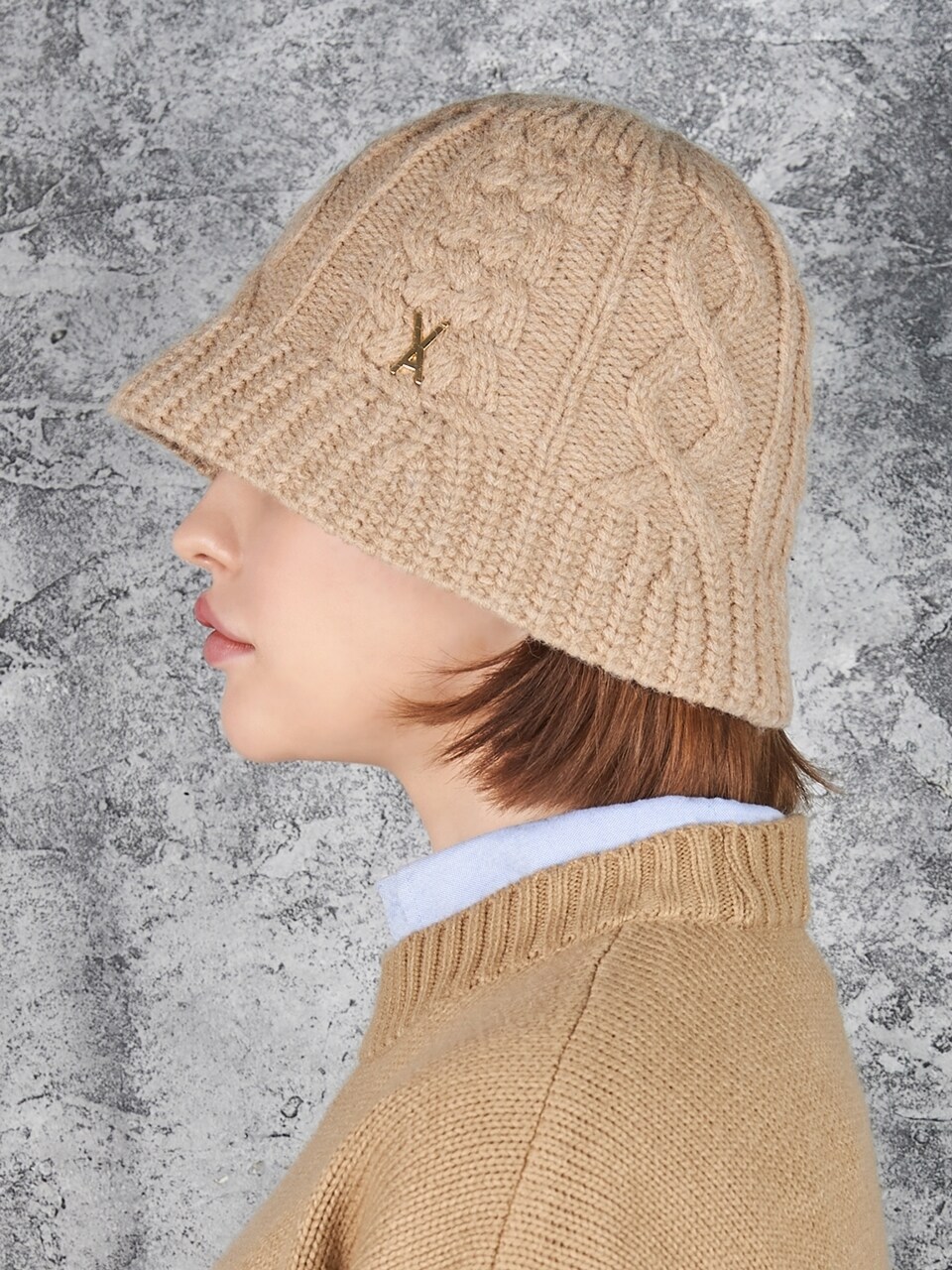 VARZAR Stud Logo Knit Bucket Hat_Beige