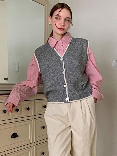VASCARA Line Color Block Embroidered Slim Fit Knit Vest (VKNIT_007)