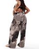 Vero Moda Curve Vero Moda Curve plisse wide leg pants in brown abstract print - 4