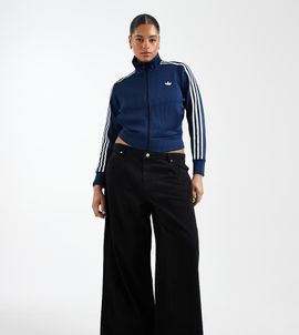 Vero Moda Curve Vero Moda Curve Remy mid rise wide leg jeans in black wash