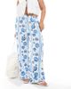 Vero Moda Curve Vero Moda Curve wide leg pants in blue seashell print - 2