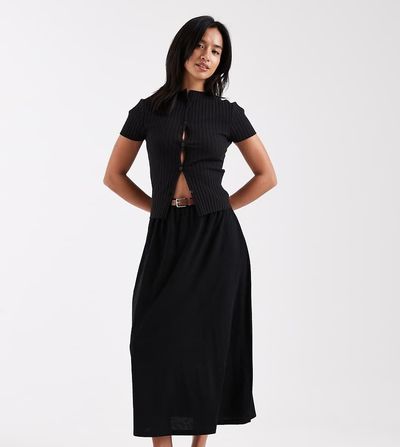 Vero Moda Petite Vero Moda Petite belted jersey midaxi skirt in black