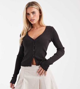Vero Moda Petite Vero Moda Petite pleated mini skirt in cream-White