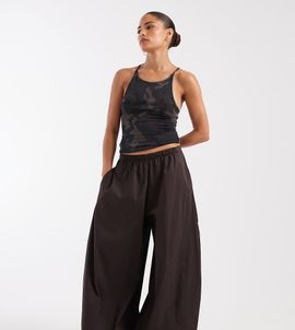 Vero Moda Petite Vero Moda Petite poplin wide balloon pants in chocolate-Brown
