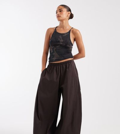 Vero Moda Petite Vero Moda Petite poplin wide balloon pants in chocolate-Brown