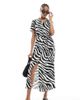Vero Moda Tall Vero Moda Tall easy button-down long shirt dress in zebra print-White - 1