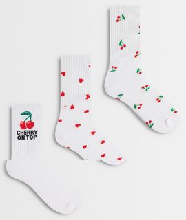 Vero Moda Vero Moda athletic socks 3 pack in white with cherry details