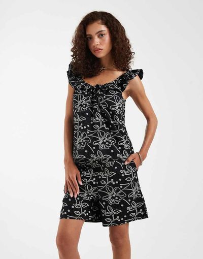 Vero Moda Vero Moda high waist woven shorts in black and cream floral print - part of a set
