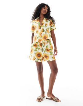 Vero Moda Vero Moda high waisted woven shorts in sunflower print - part of a set-White