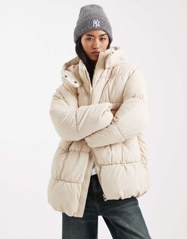 Vero Moda Vero Moda luxe oversized puffer coat in cream-Neutral