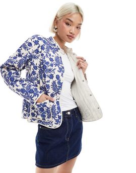 Vero Moda Vero Moda quilted jacket in cream and blue floral print-Multi