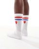 Vero Moda Vero Moda ribbed sports socks in white with heart and stripe detail - 2