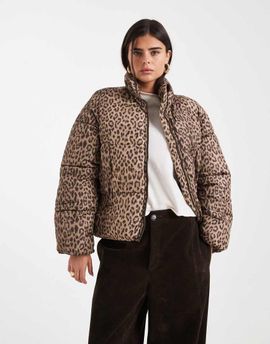 Vero Moda Vero Moda short puffer jacket in leopard print-Neutral
