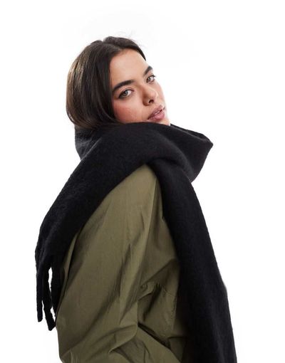 Vero Moda Vero Moda soft boucle scarf in black