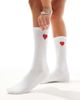 Vero Moda Vero Moda sporty ribbed socks with heart motif in white - 1
