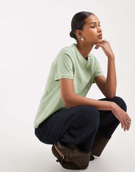 Vero Moda Vero Moda T-shirt in mistletoe green