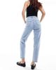 Vero Moda Vero Moda Tessa high rise mom jeans in light blue denim - 2