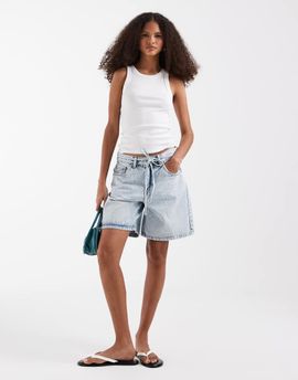 Vero Moda Vero Moda Wien mid rise belted denim shorts in light blue wash