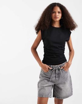 Vero Moda Vero Moda Wien mid rise belted denim shorts in light gray wash