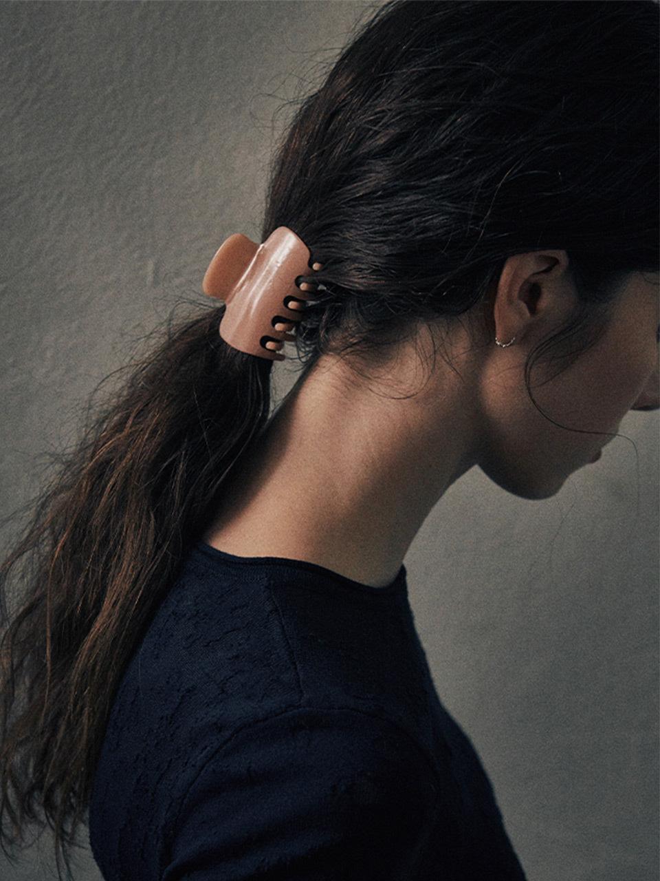 verte Clear Acrylic Versatile Hairclip [Apricot Syrup]