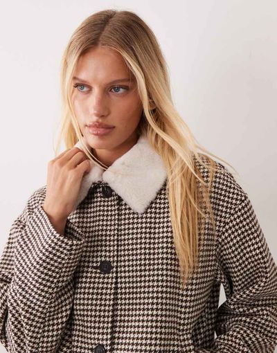 Vila Vila herringbone short button front jacket with fur collar in brown