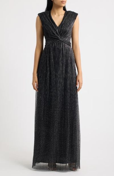 Vince Camuto Vince Camuto Metallic Crinkle Gown