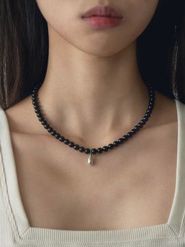 VINOOM Seed Ball Necklace (Onyx)