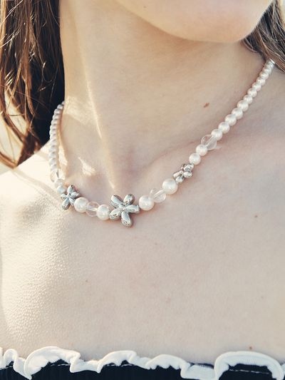 VINTAGE HOLLYWOOD Oxalis Flower Pearl Necklace