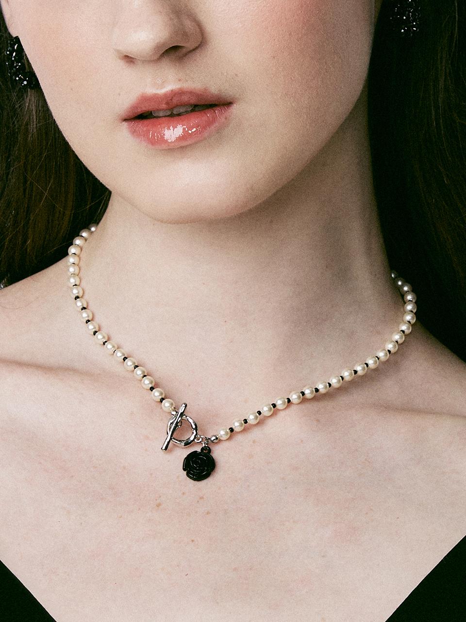 VINTAGE HOLLYWOOD Pearl n Beads Rose Necklace_VH2435NE008M