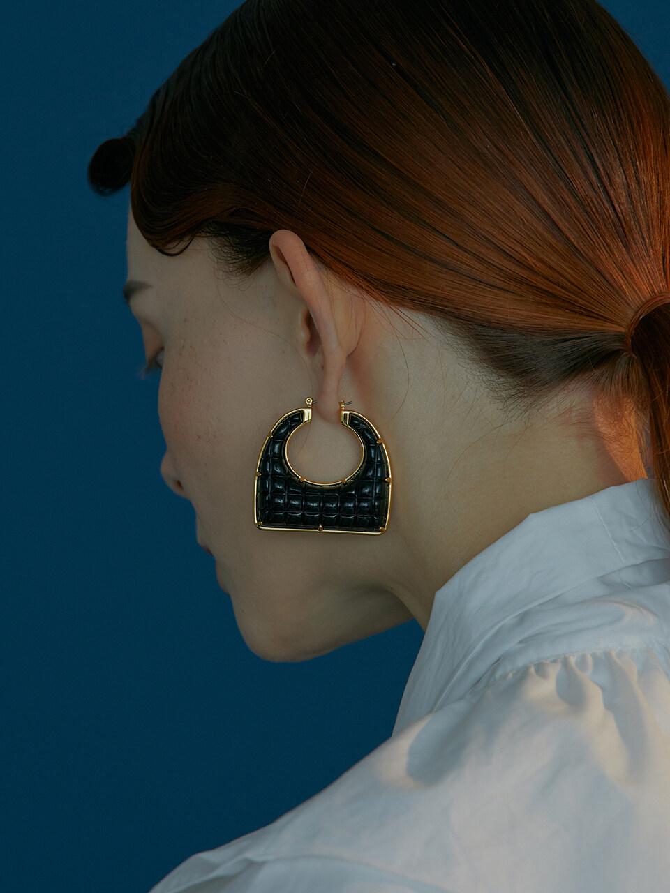 viollina Black Embossing Earrings
