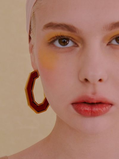 viollina Clear Septangular Earrings Red