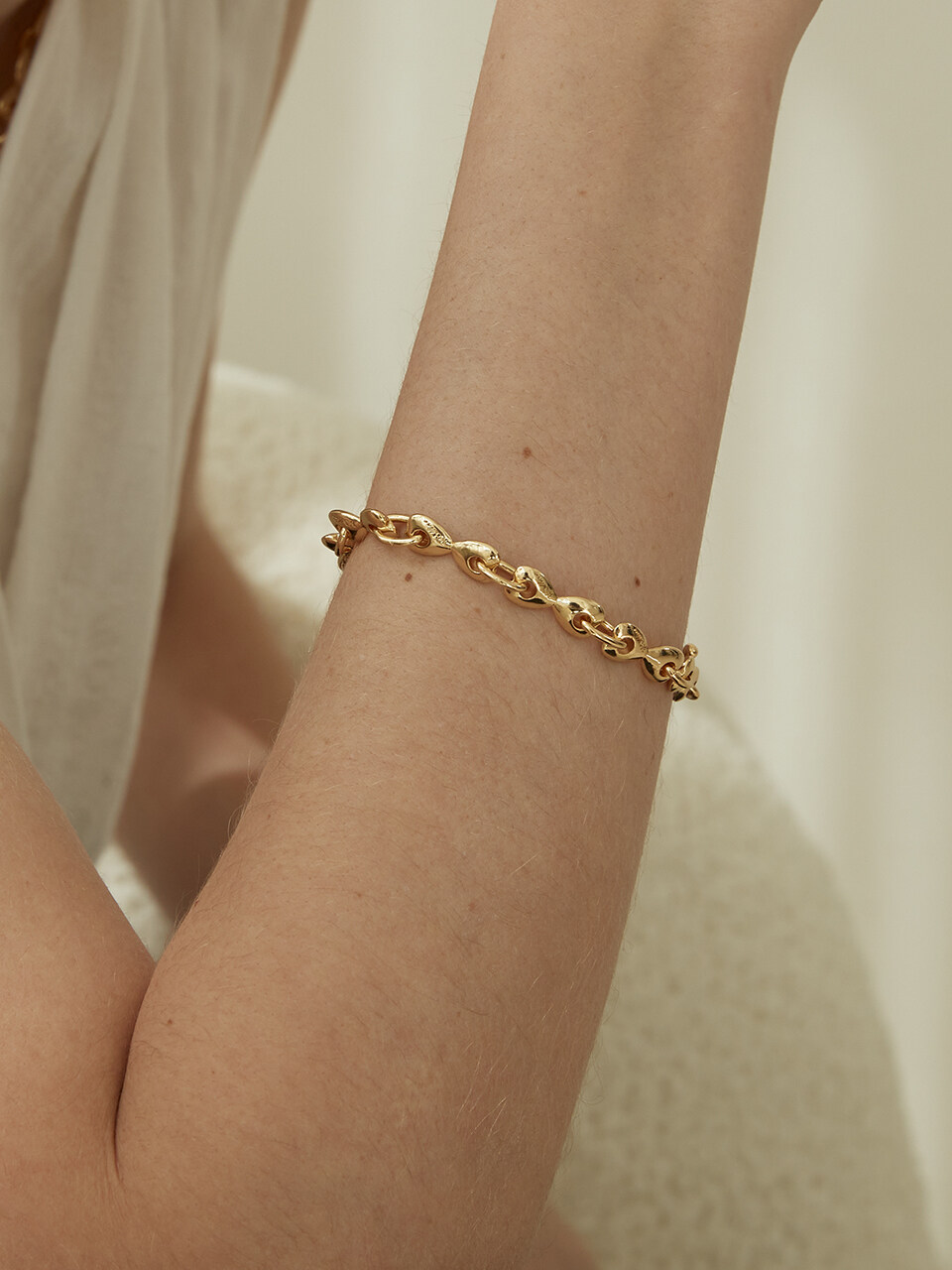 viollina Love Connection Bracelet (Gold)