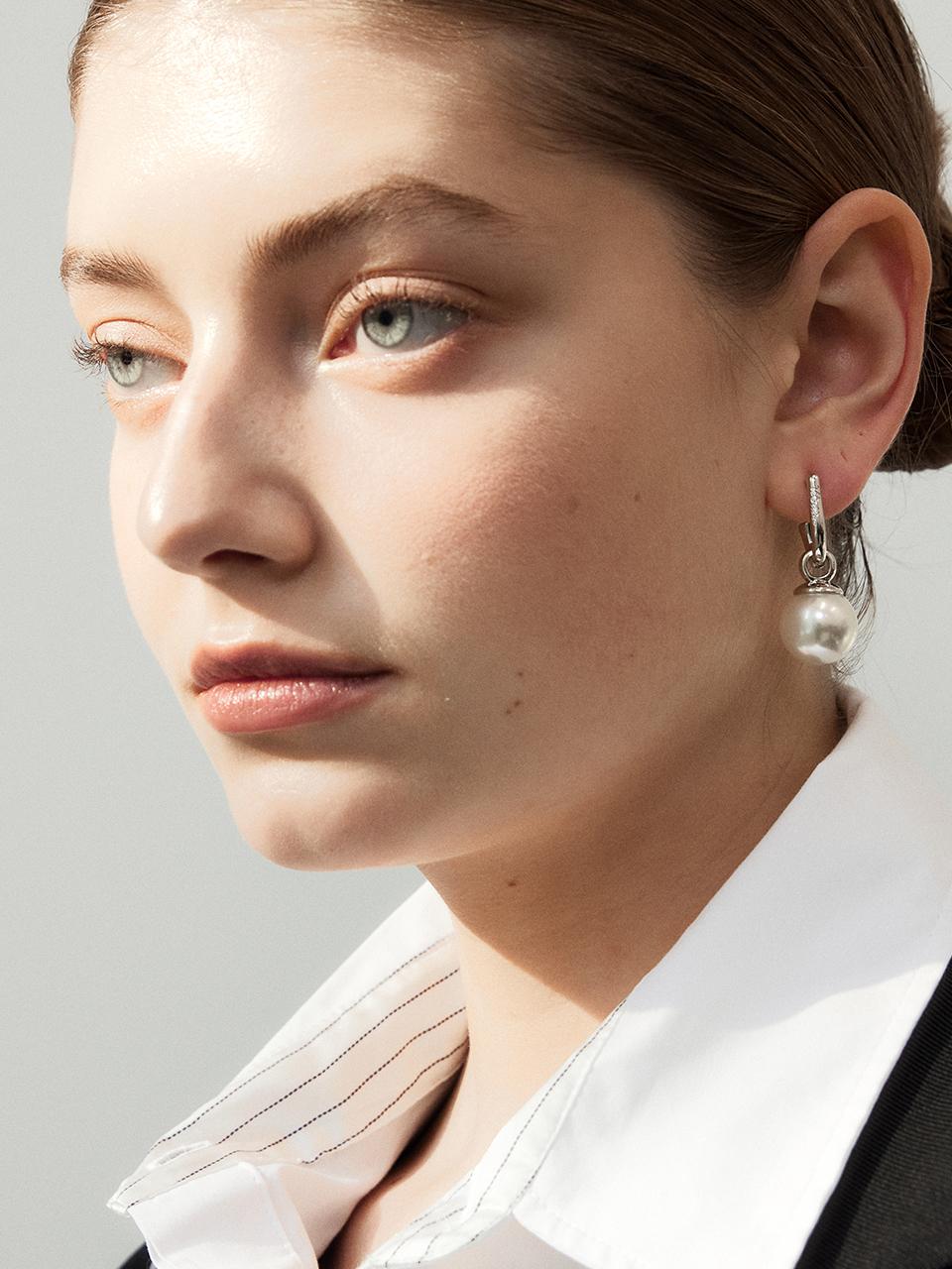 viollina Pearl Dangle Earrings_Silver