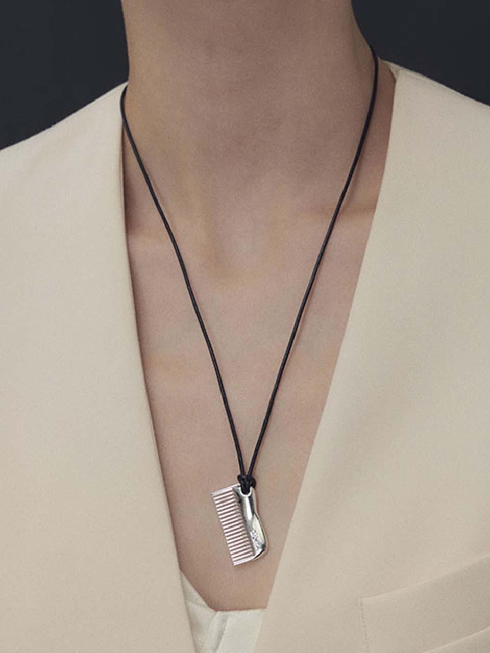 viollina Pebble Comb Necklace_Leather