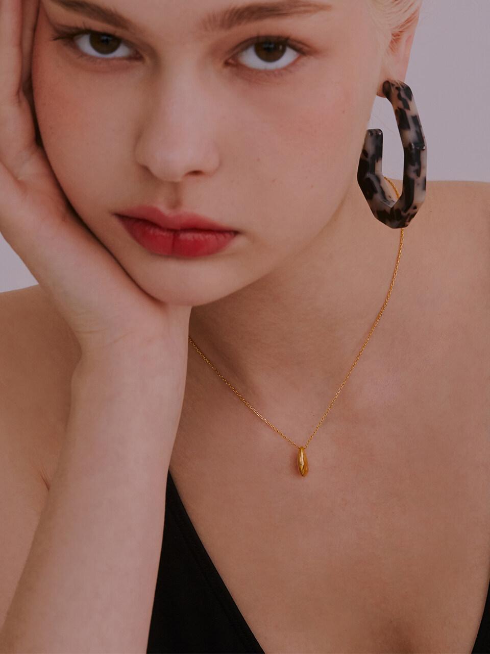 viollina Tear Drop Necklace Gold