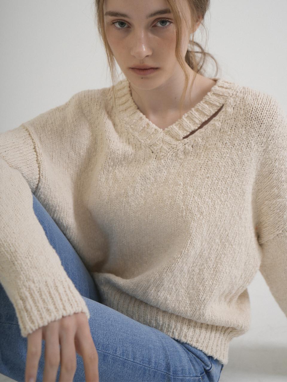 VLETI Cotton Slavic V-neck Cutting Knit (Beige)
