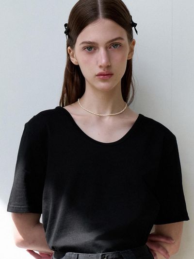 VOIEBIT for WOMEN Basic Scoop Neck Silket Tee_Black