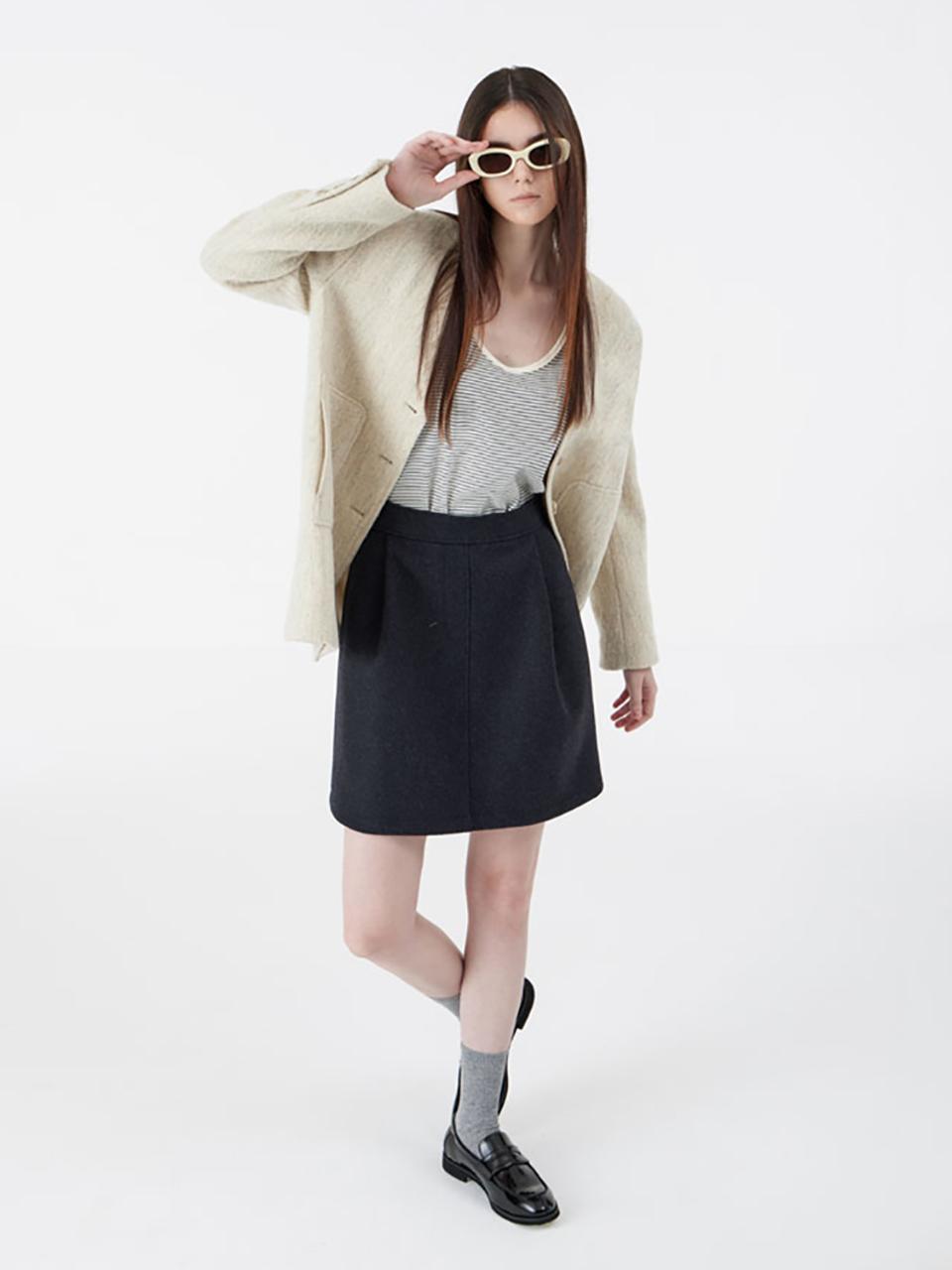 VOYONN Volume Wool V-Neck Blazer (014IV) [Ivory]