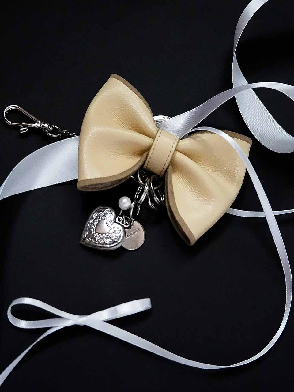 vunque Leather Balaca Charm