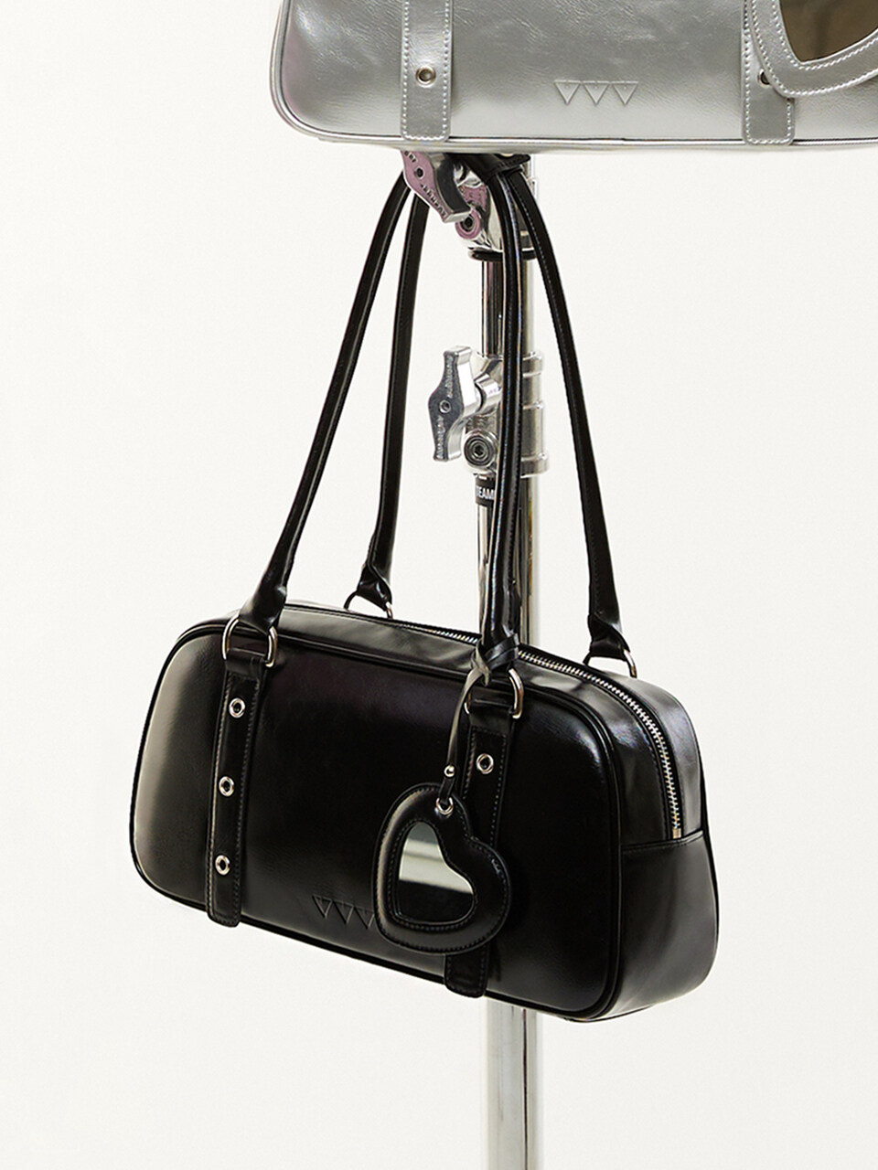 VVV Heart Mirror Buckle Shoulder Bag_ Black