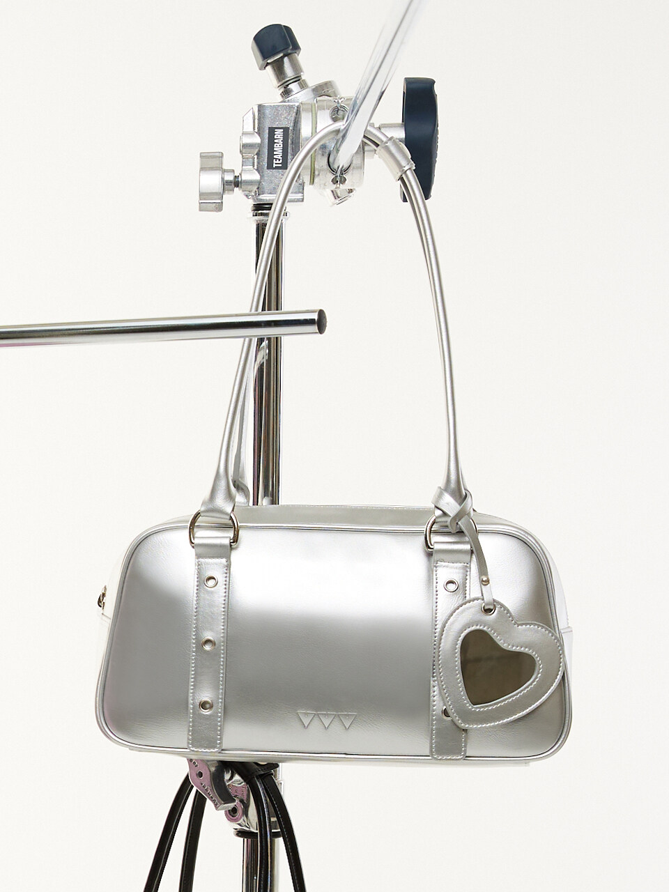 VVV Heart Mirror Buckle Shoulder Bag_ Silver