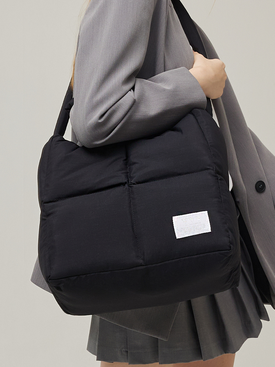 VVV Square Quilting Tote Cross Bag_Black