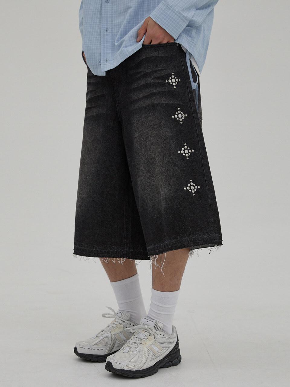 WAIKEI Western Studded Bermuda Denim Pants [Black]