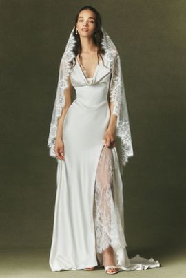 Watters Mantilla Lace Fingertip Veil