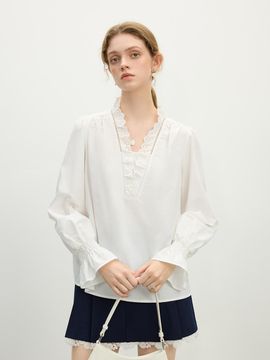 We’Dee Lace V-neck Puff Sleeve Blouse