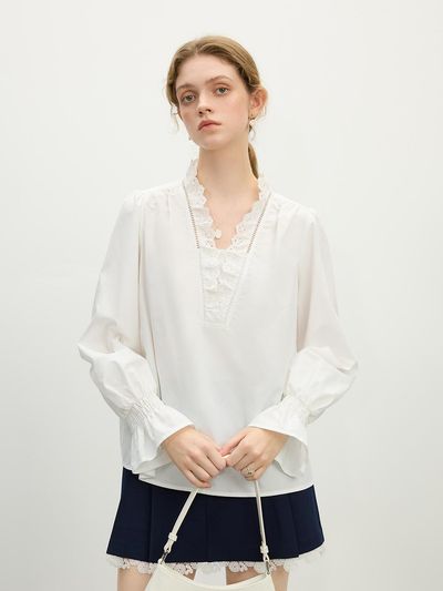 We’Dee Lace V-neck Puff Sleeve Blouse
