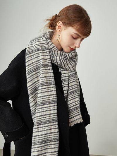 We’Dee Simple Wendy Check Muffler